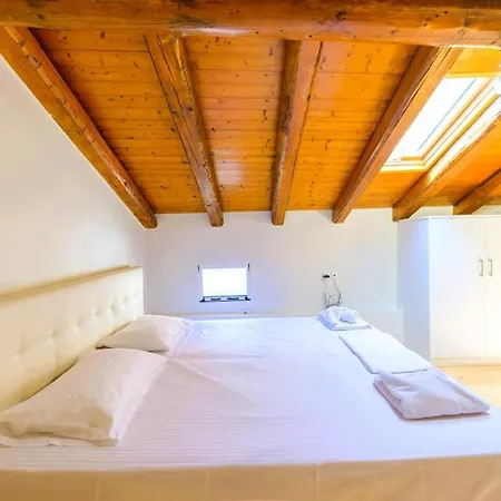 Helena Old Town Corfu 3 Apartment *